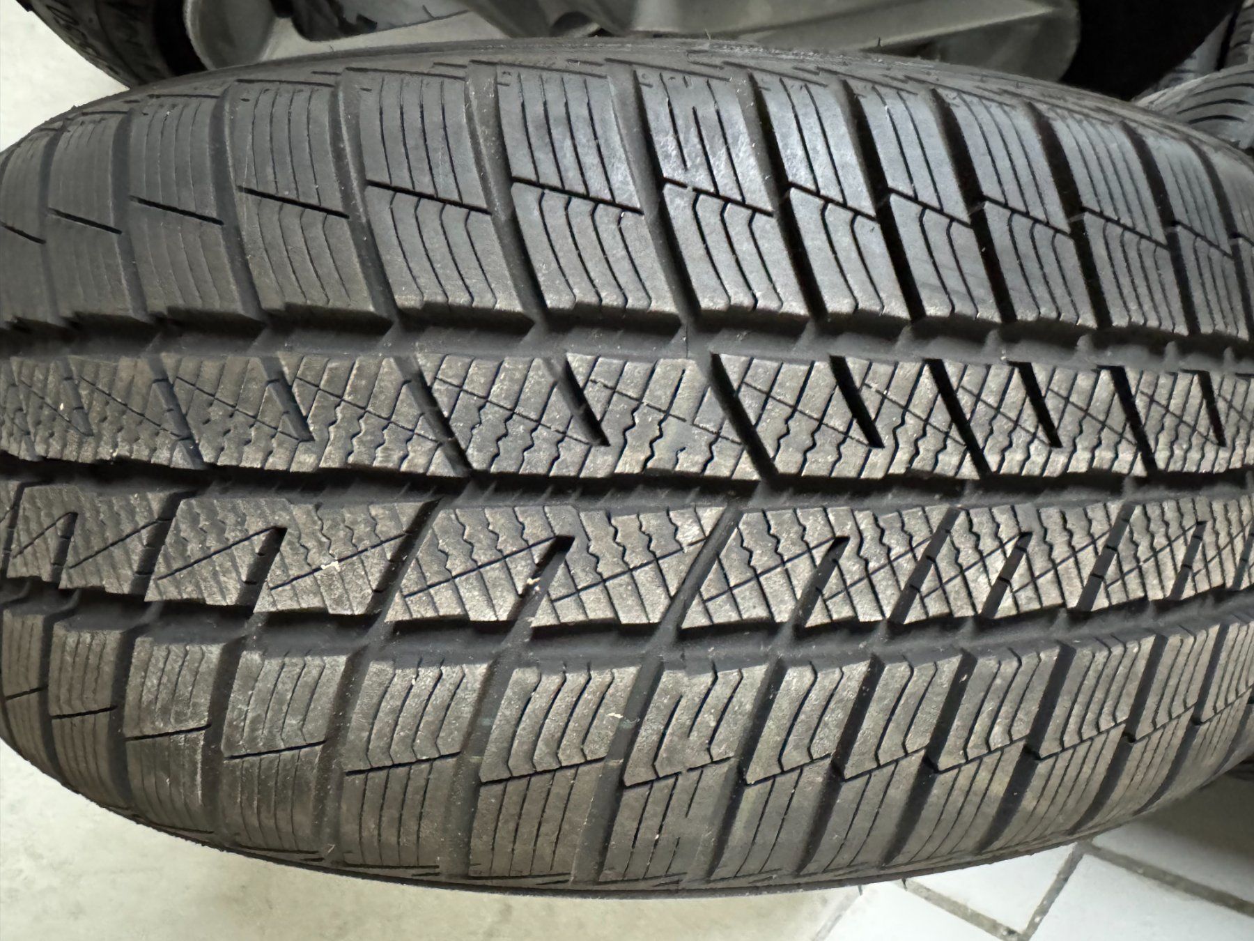 Volvo Pneus & Roues: Volvo original Winterräder 17" – D'occasion à Amsoldingen par 242GT 5