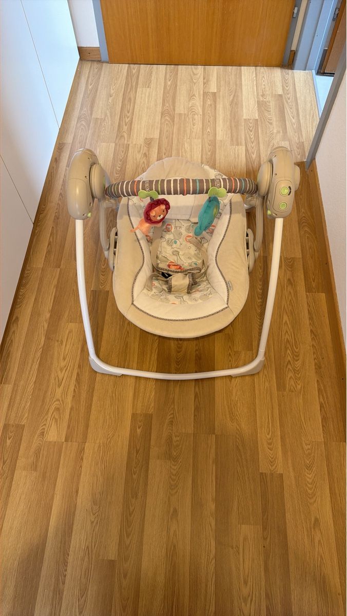 Sdraiette & Sdraiette a dondolo: Babyschaukel von Ingenuity mit Mobile und Melodien – Nuovo (secondo la descrizione) da Schaffhausen venduto da ana_swp2