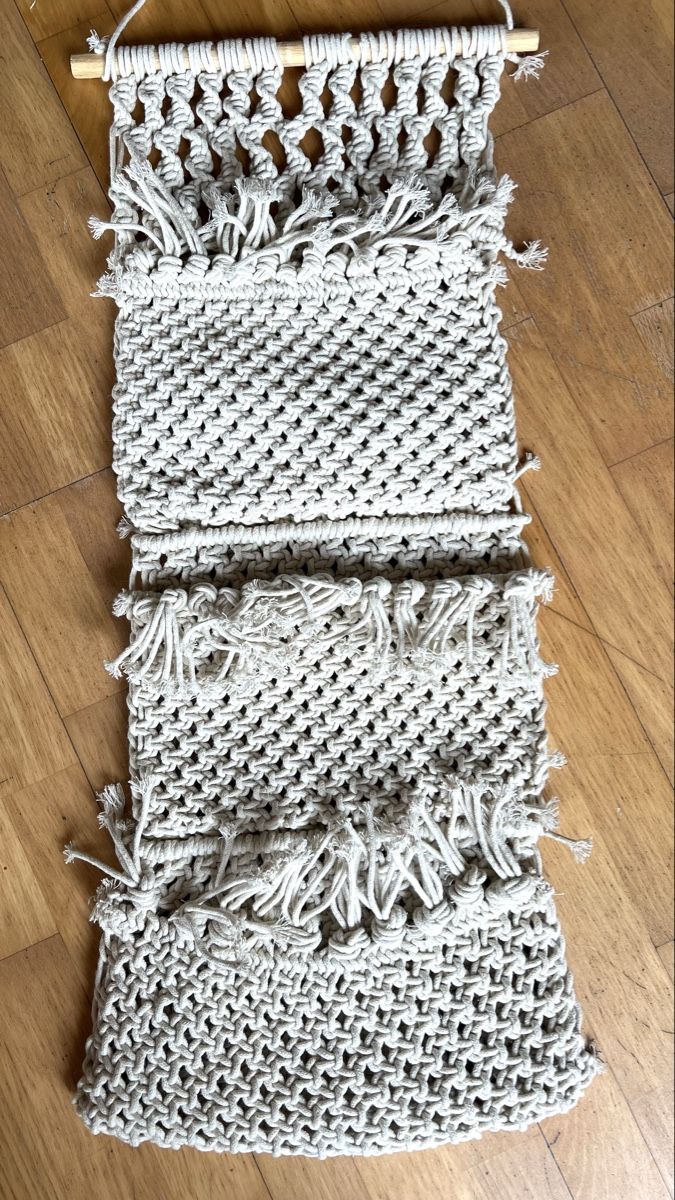 Boohoo Tutte le decorazioni: Makramee Wandbehang mit 3 Ablagefächer – Nuovo e nell'imballaggio originale da Ursenbach venduto da Wegi8 1