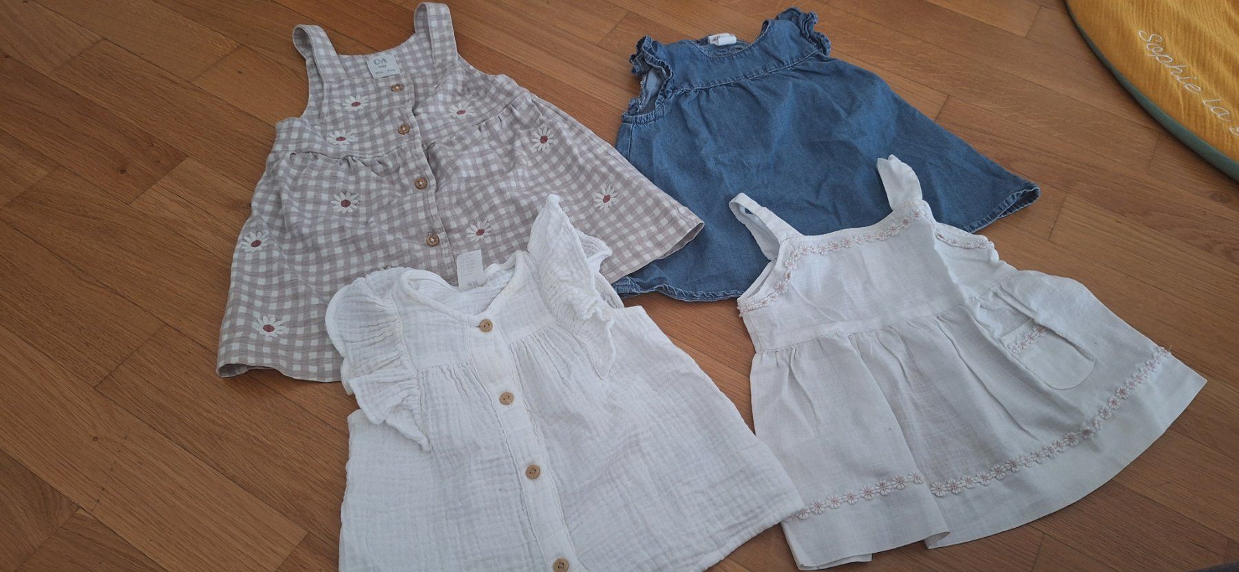 Lotti & Set di vestiti: Sommer Kleider Set, Grösse 68 x3 und 80 – Usato da Killwangen venduto da natszp