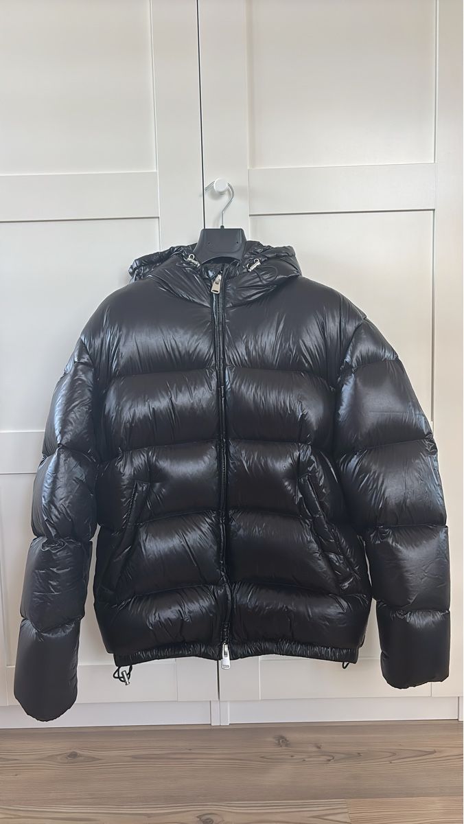 Zara Jacken: Daunenjacke schwarz glänzend – Gebraucht aus Windlach von ssp_k9j9
