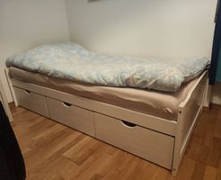 Bett mit 3 Schubladen mit Lattenrost und Matratze neuwertig