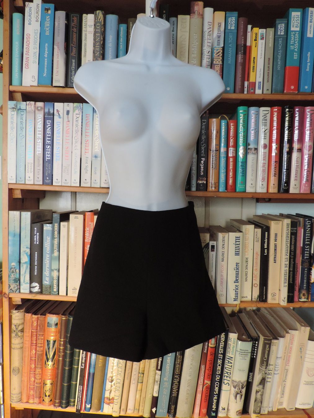 Zara Pantaloni: short noir souple – Usato da Genève venduto da Axelle333 6