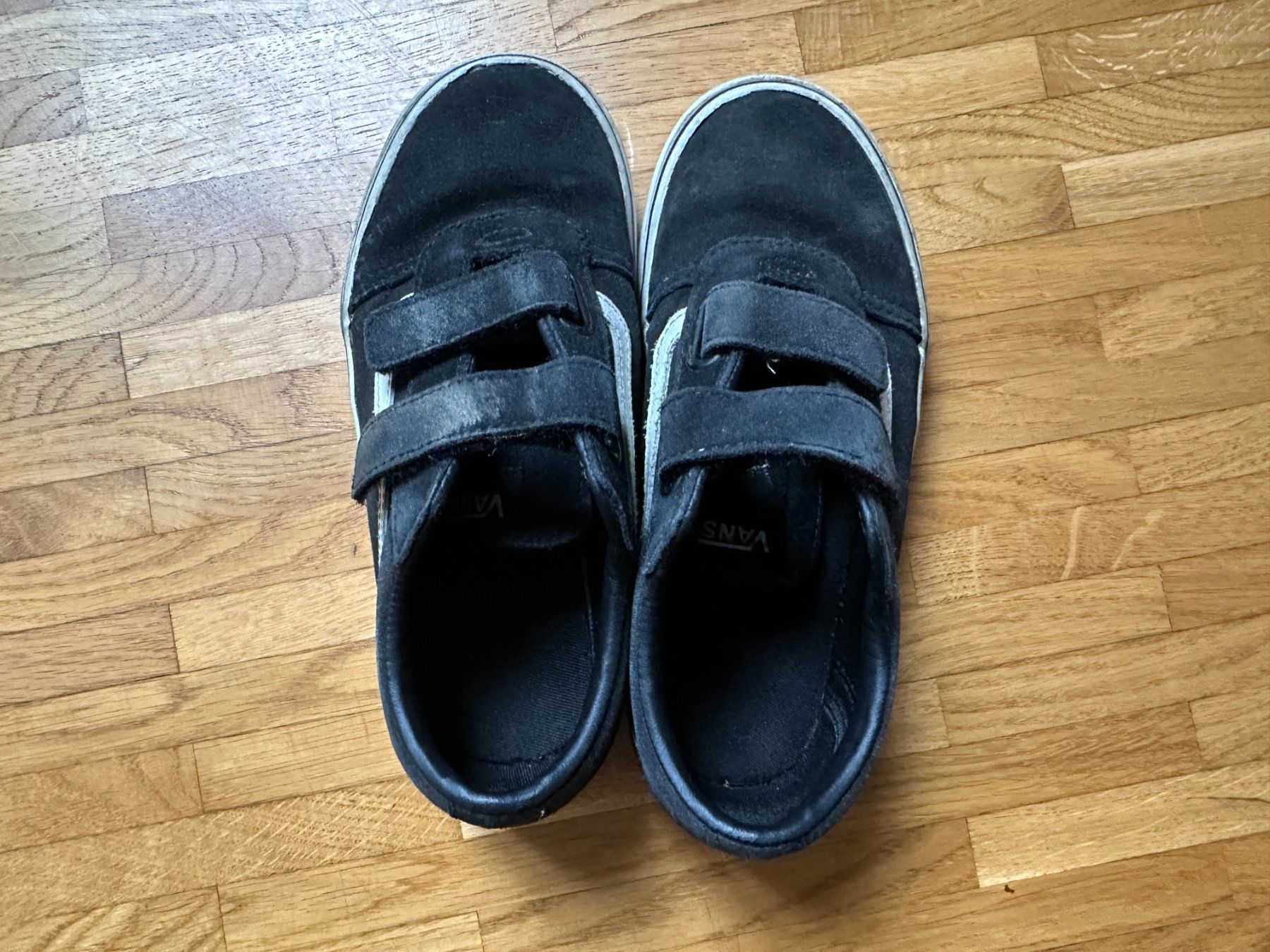 Vans Scarpe per ragazzi: Vans Kids Old Skool Black Suede Size 33 – Usato da Lausanne venduto da brixton 4