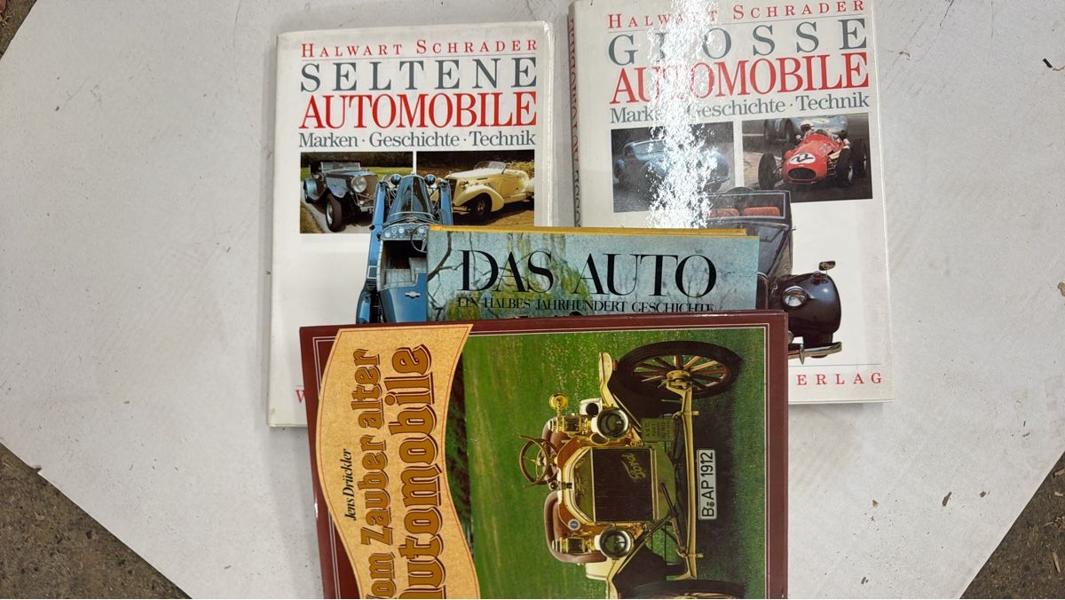 Libri: 4 Automobil Bücher – Usato da Meienberg venduto da sony252