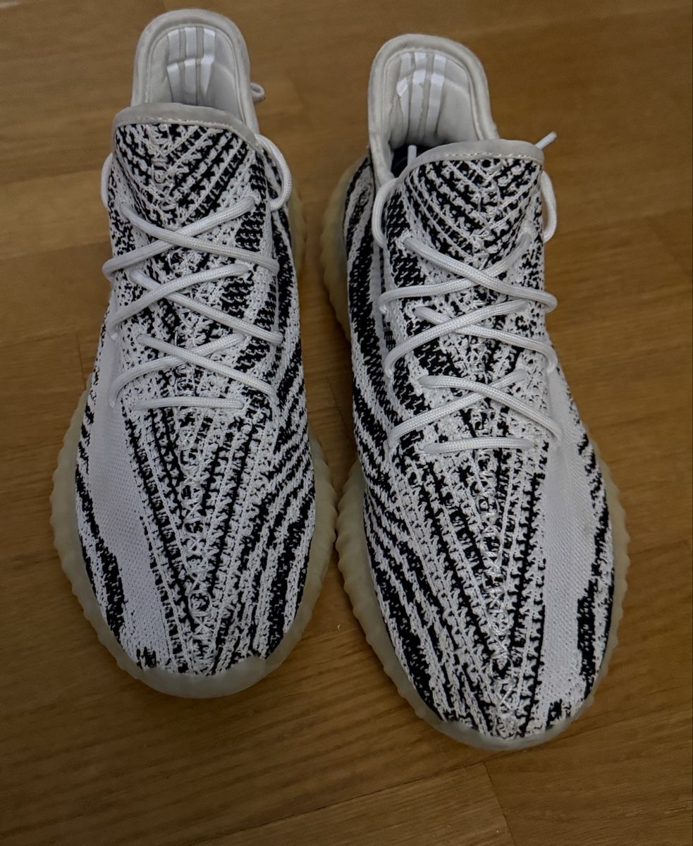 Adidas Herrenschuhe: Adidas Yeezy Boost 350 V2 Zebra – Gebraucht aus Ettingen von mengi 1