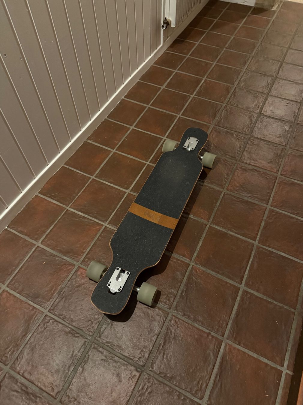 Skateboards: Longboard (Kaum benutzt, schlichtes Design) – Gebraucht aus Twann von SchniderL 2