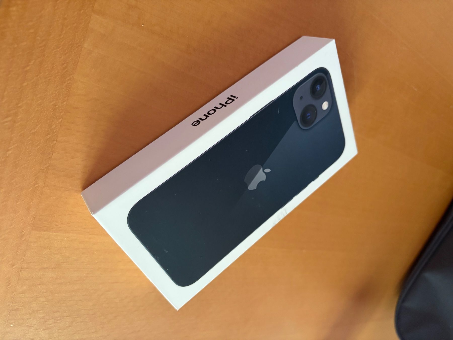 Apple Handys / Smartphones: iPhone 13 Midnight, 128 GB – Gebraucht aus Neuchâtel von Hibernatus