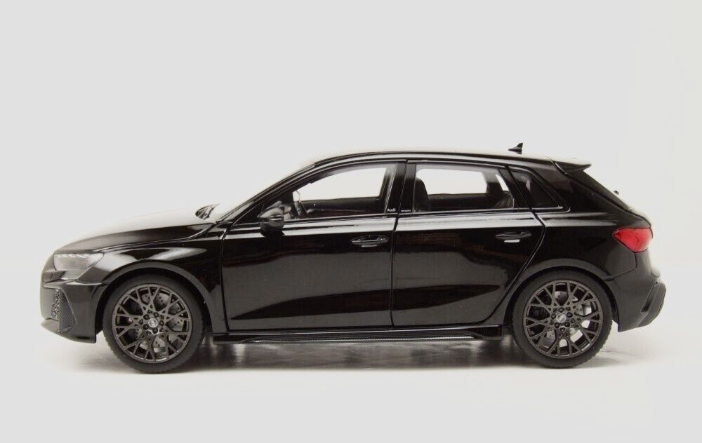 Audi Modellini d'auto: AUDI RS 3 2025  MASSSTAB 1:18 – Nuovo e nell'imballaggio originale da Erlenbach im Simmental venduto da Model_box 2