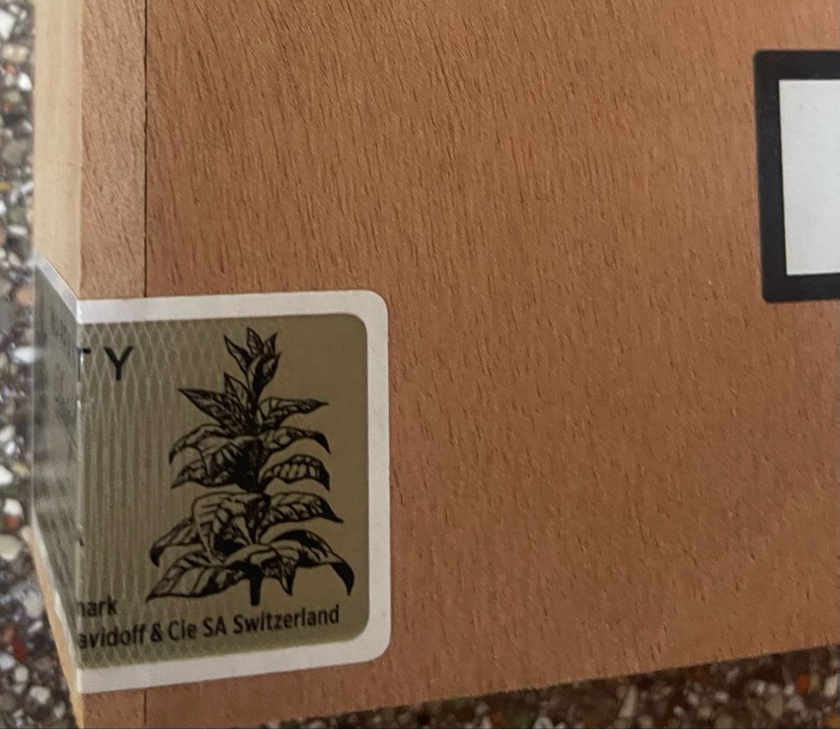 Davidoff Cigares: Davidoff Millennium Robusto – Neuf avec emballage d'origine à Therwil par hase1294 1