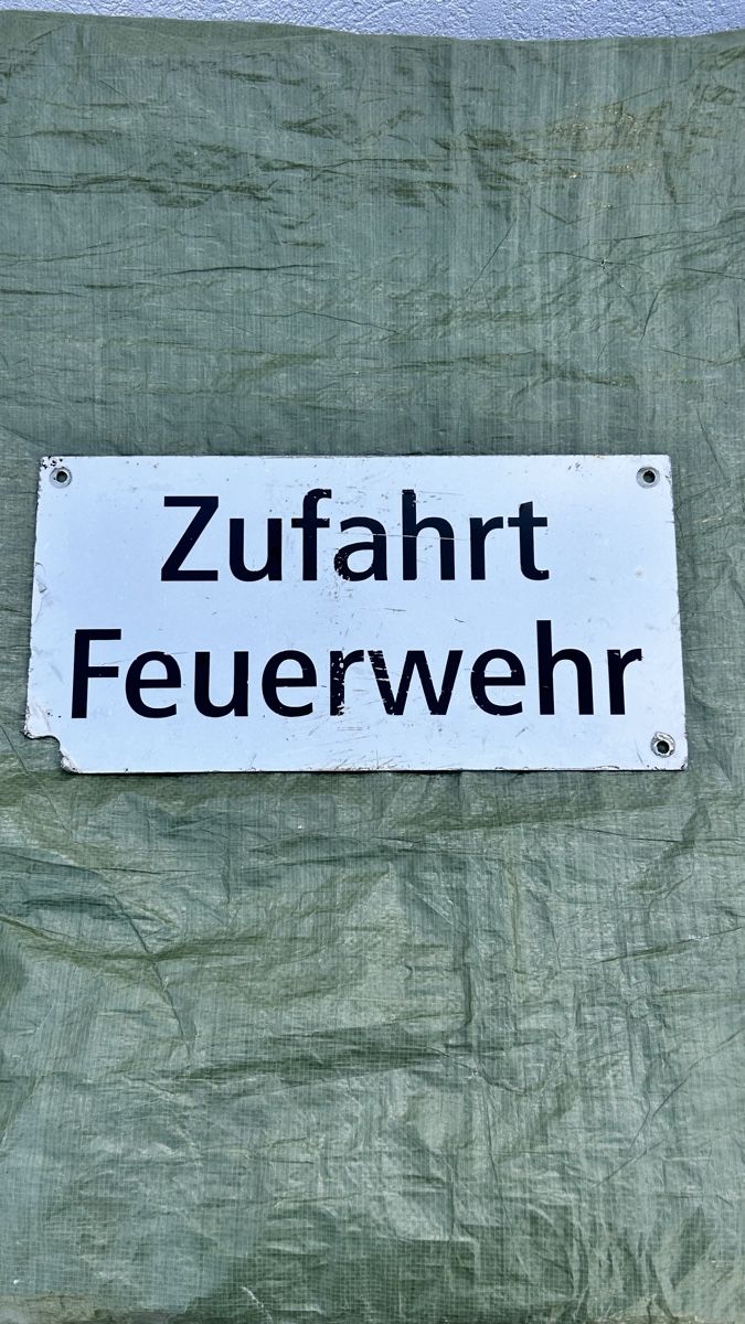 Insegne: Blechschild Zufahrt Feuerwehr – Usato da Basel venduto da Tshabajuju