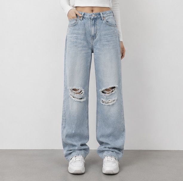 Jeans: Hellblaue Baggy Jeans Damen – D'occasion à La Punt Chamues-ch par yara.mueller 2