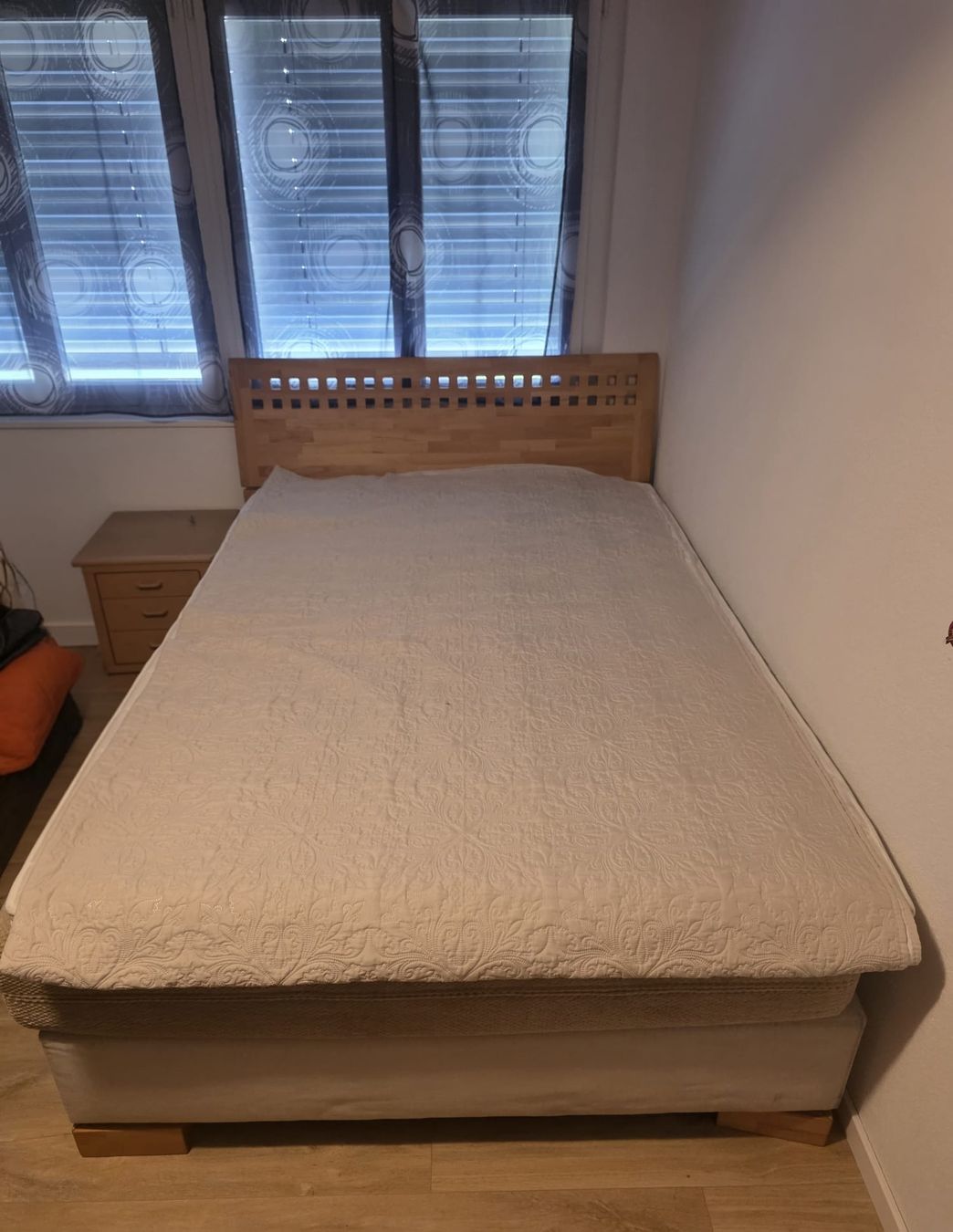 Betten: Fast neues Bett 1.40x2.00 – Neu (gemäss Beschreibung) aus Büron von mjo_2yjj