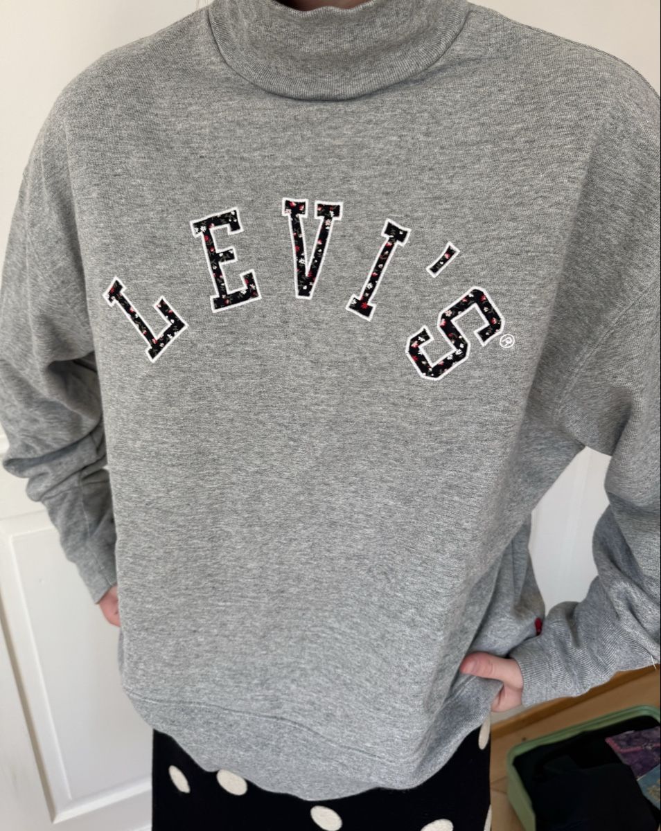 Levi's Pullover & Sweatshirts: Levi's Sweatshirt Grey, Size S, perfect for fall days! – Neu (gemäss Beschreibung) aus Zürich von ann_26jc
