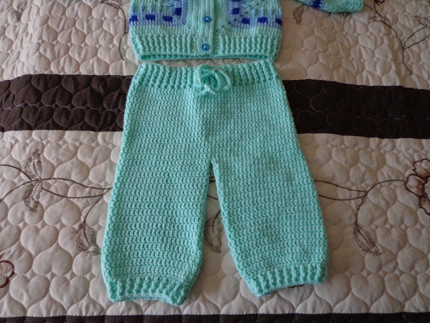 Wolle: BABYSET JÄCKCHEN UND HÖSCHEN GEHÄKELT – Neu (gemäss Beschreibung) aus Kreuzlingen von Ylay 1