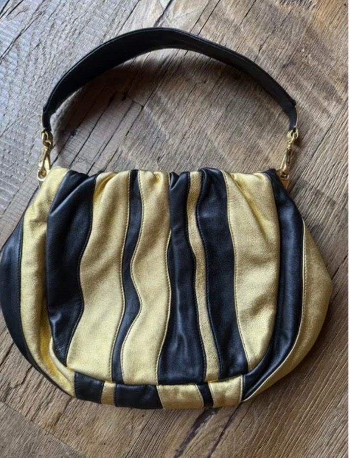 Prada Sacs femmes: Prada Handtasche – D'occasion à Zürich par Nel5 5