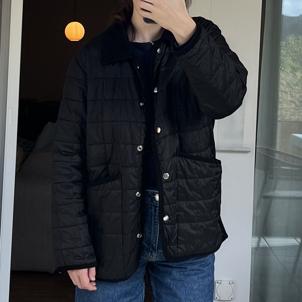 Weekday Jacken: Steppjacke Weekday schwarz – Gebraucht aus Langnau i. E. von bariza 3