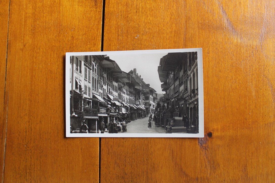 Ansichtskarten: AK Thun, belebte Hauptgasse – Gebraucht aus Oftringen von kambodo
