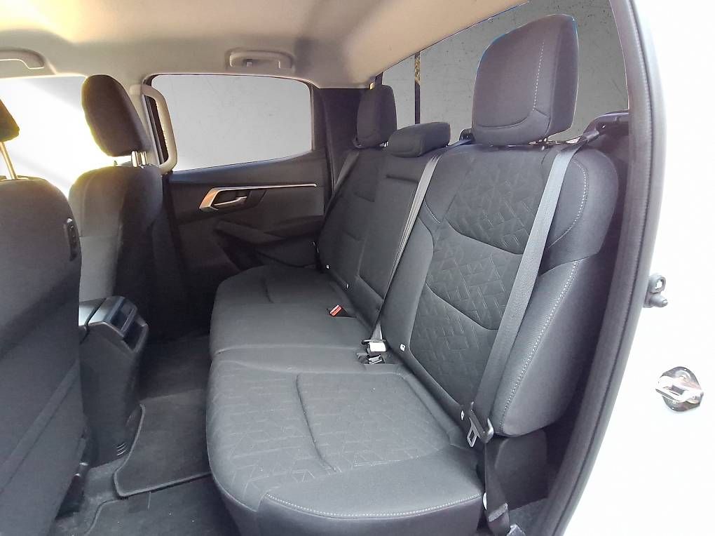 Véhicules utilitaires: ISUZU D-MAX CrewCab N60BB+ 4x4 – D'occasion à Coldrerio par ven_v7yp 8