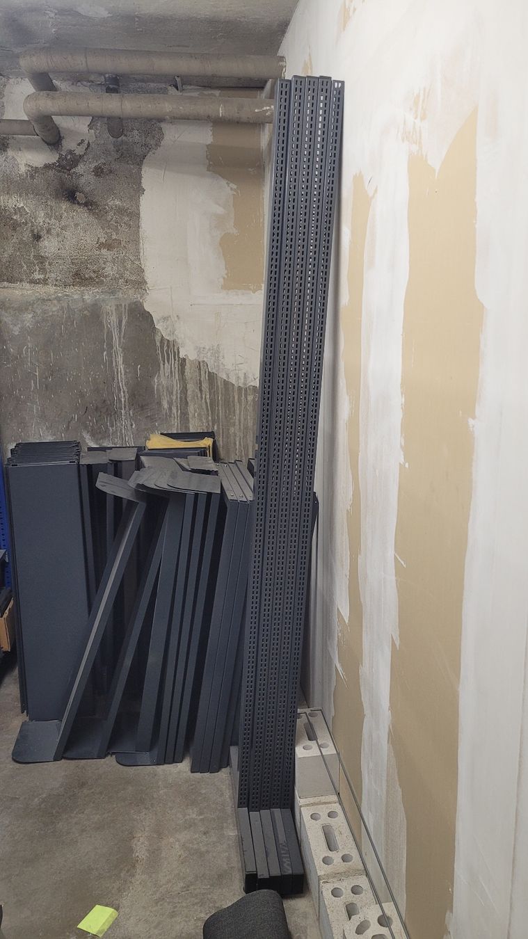 Scaffali: Schwerlastregal, top Zustand, freistehend – Usato da Luzern venduto da R.R.W.