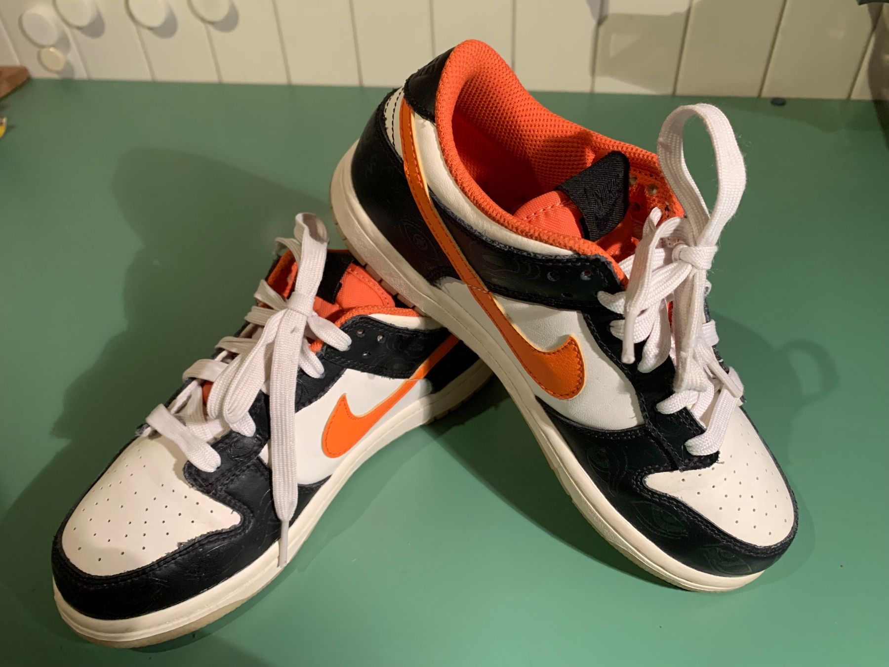 Nike Scarpe per ragazzi: NIKE Dunk Low PRM Halloween, Gr. 35 – Usato da Wiesendangen venduto da Babalegi