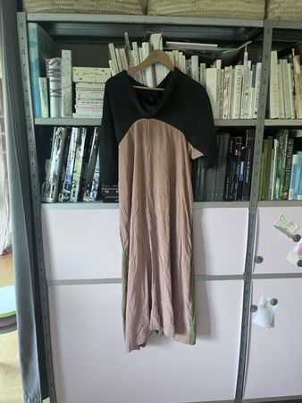 COS Kleid 100% Seide Rosa/Schwarz Grösse M leicht gebraucht