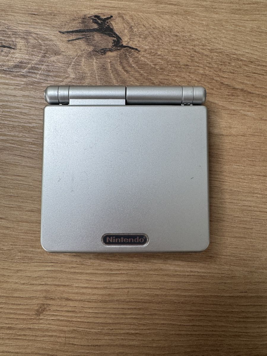 Nintendo Console: Game Boy Advance SP Silber - Reshell – Usato da Biberist venduto da etesummer 2