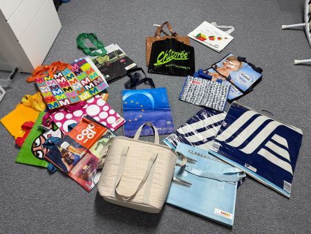 Kühltasche 22 Liter, beige + diverse Einkaufstaschen