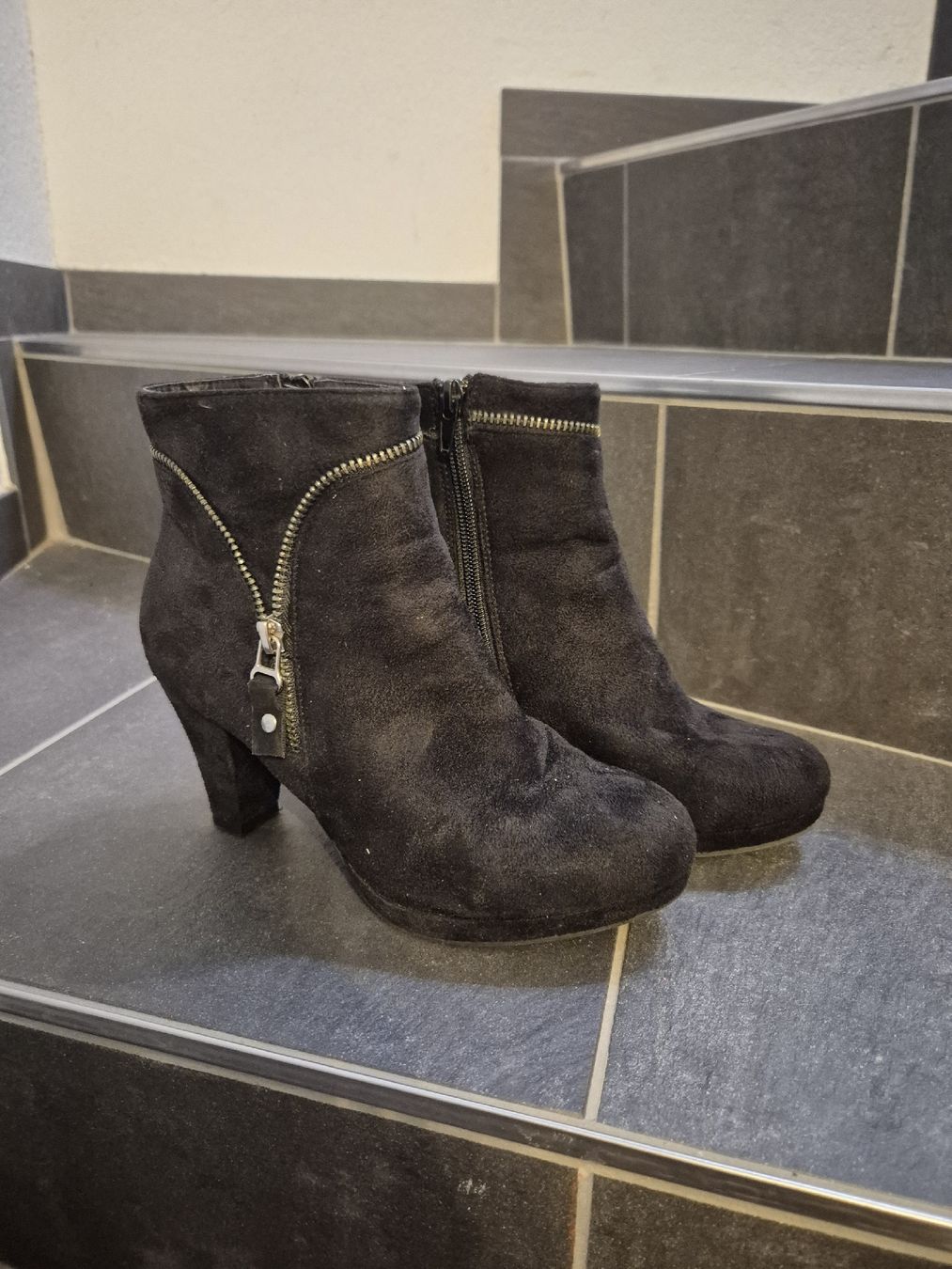 Chaussures femmes: Stiefeletten 37 – D'occasion à Würenlingen par kuh33