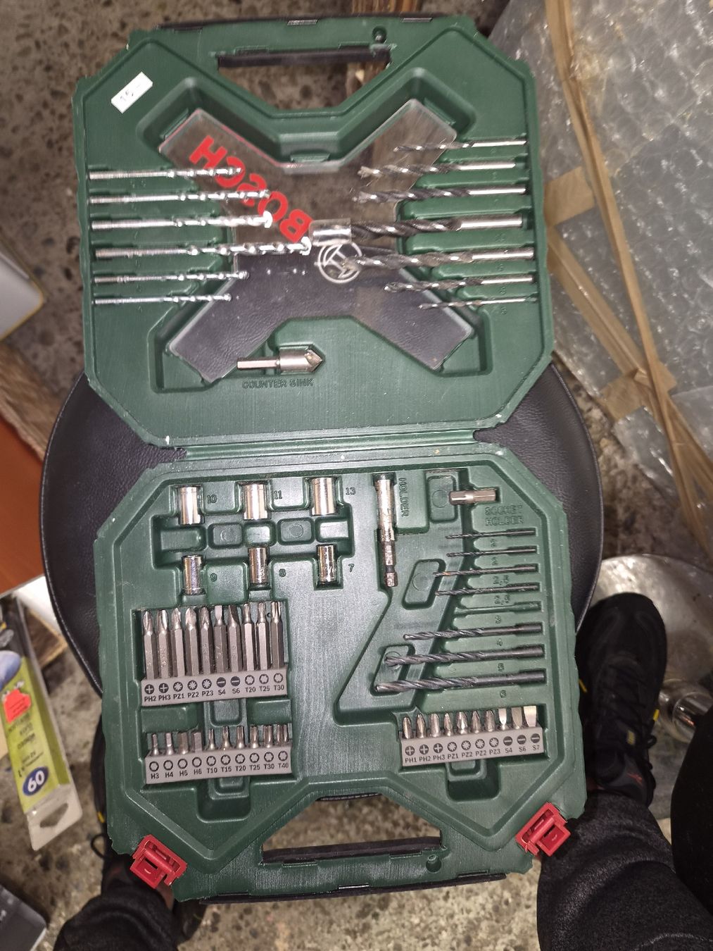 Bosch Tutti gli attrezzi: Bosch Werkzeugkoffer 60tlg. Bohrer & Bits Set – Nuovo (secondo la descrizione) da Hochdorf venduto da TT_GARAGE 1