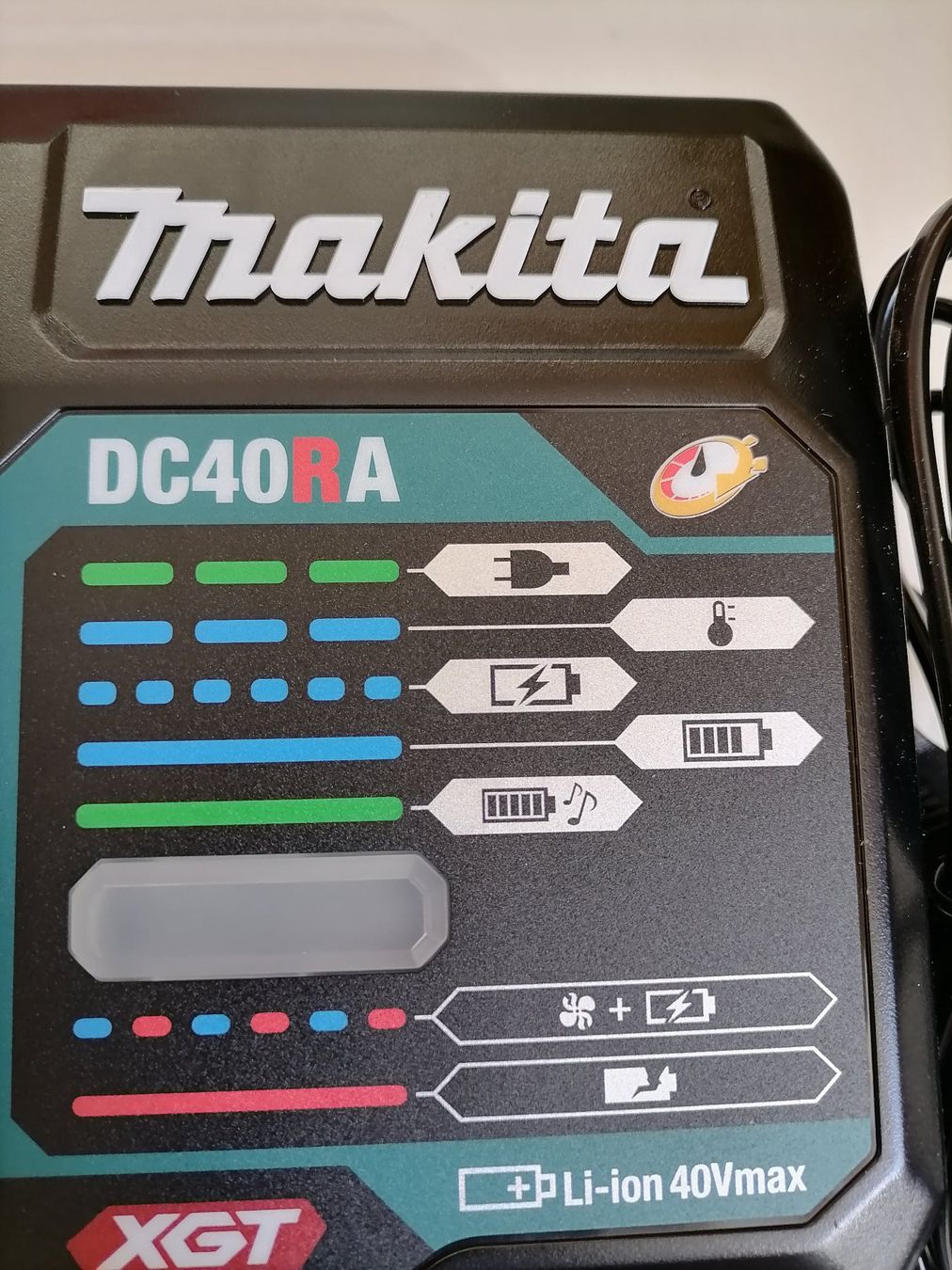Makita Chargements: Makita 40volt ladegerät – Neuf avec emballage d'origine à Winterthur par subi2012 1
