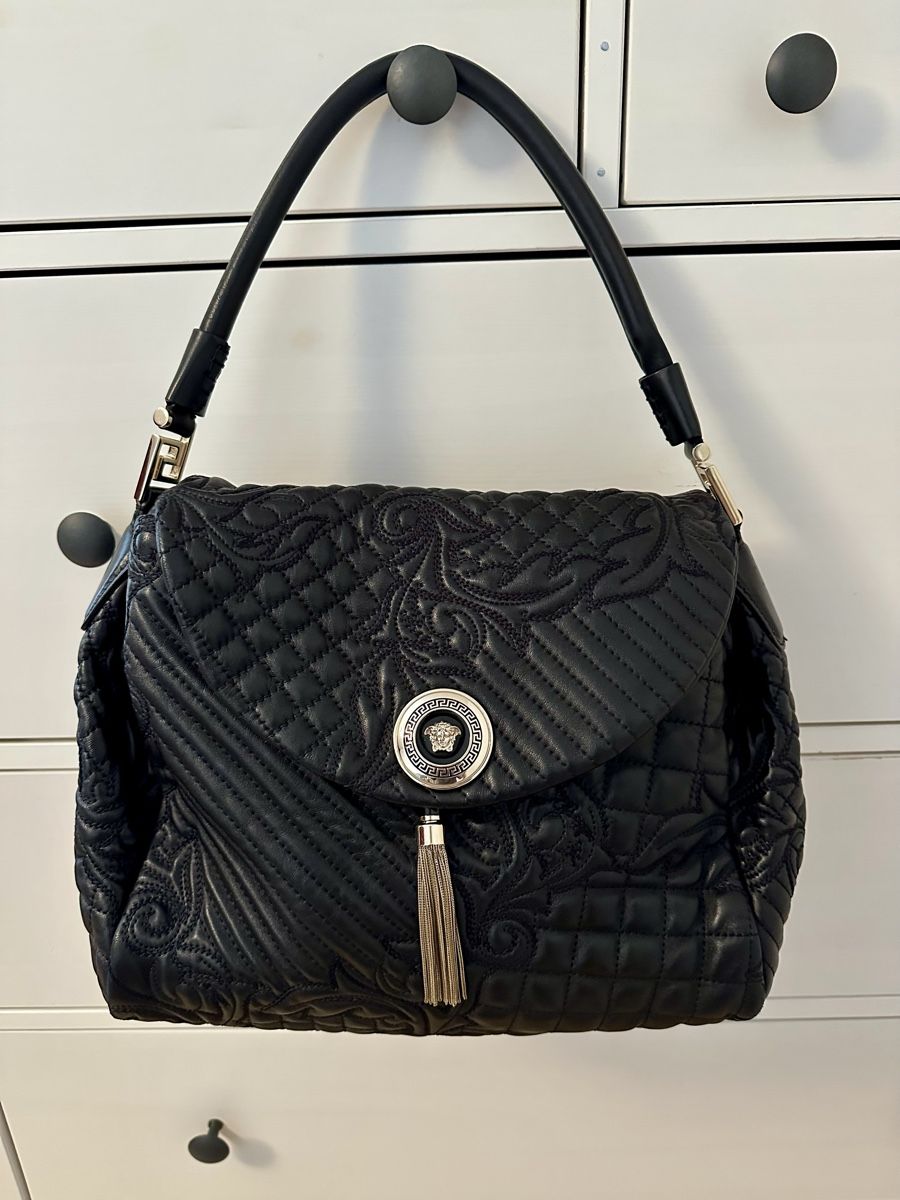 Versace Borse da donna: Versace Black Leather Shoulder Bag - Great Condition – Nuovo (secondo la descrizione) da Langnau am Albis venduto da vitaklimova