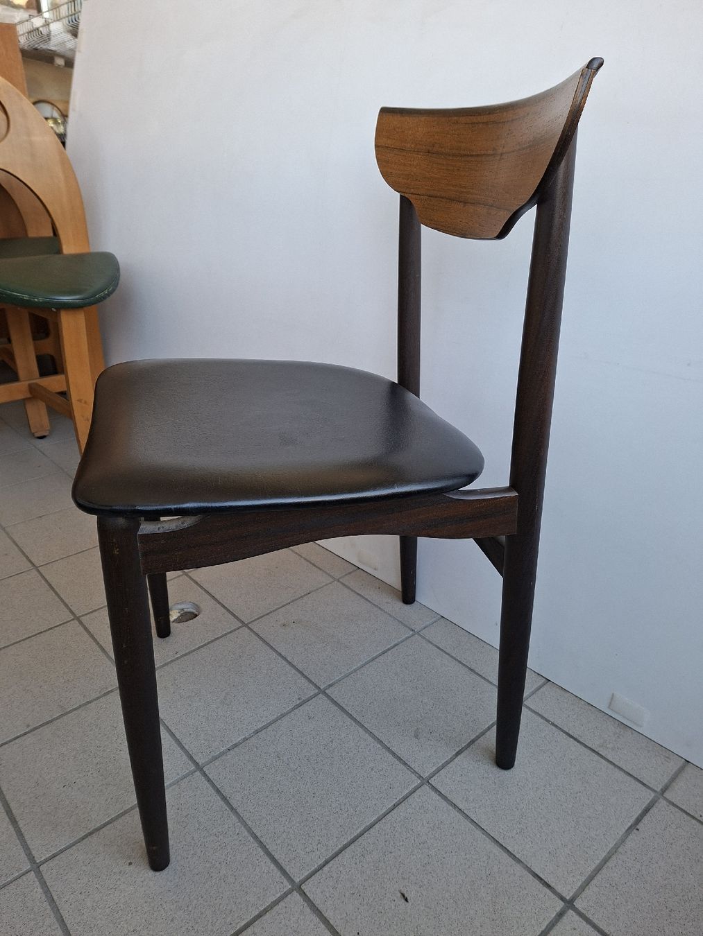 Sedie: Stuhl Dyrk Lund Denmark Holz mit Kunstleder  – Usato da Erlach venduto da silvia3235 1