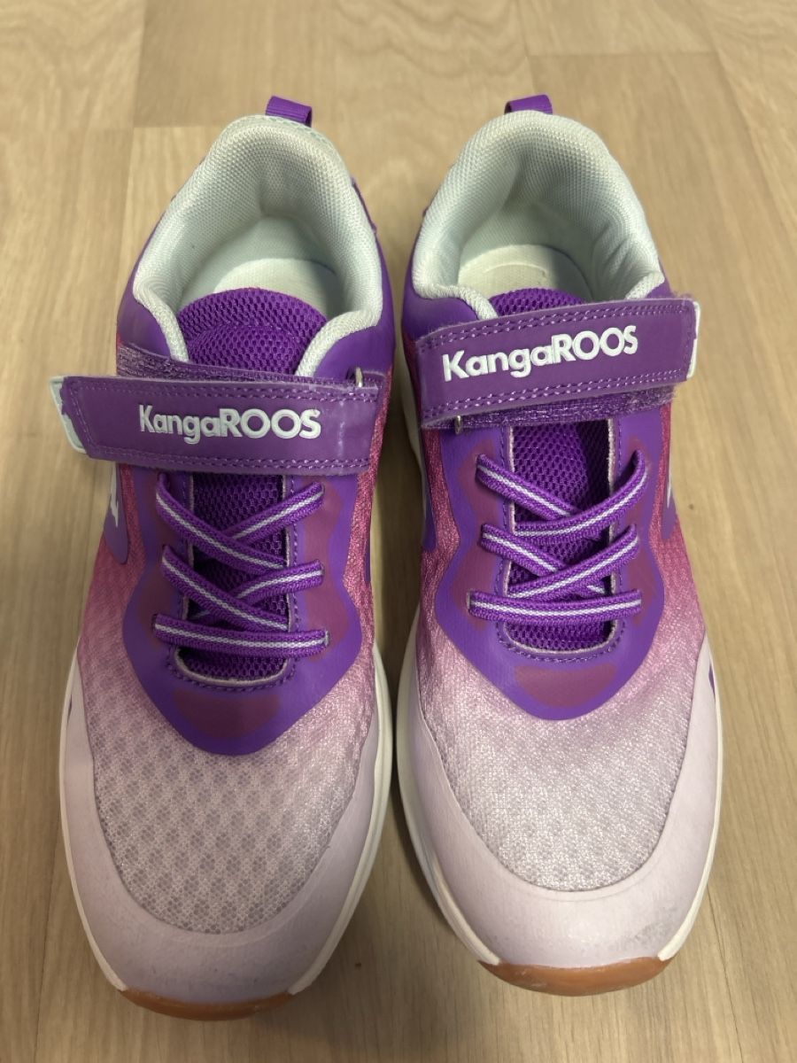 Dosenbach Scarpe per ragazze: Hallenschuhe kangaroos Grösse 36 – Usato da Fischbach- Göslikon venduto da Rommel 2