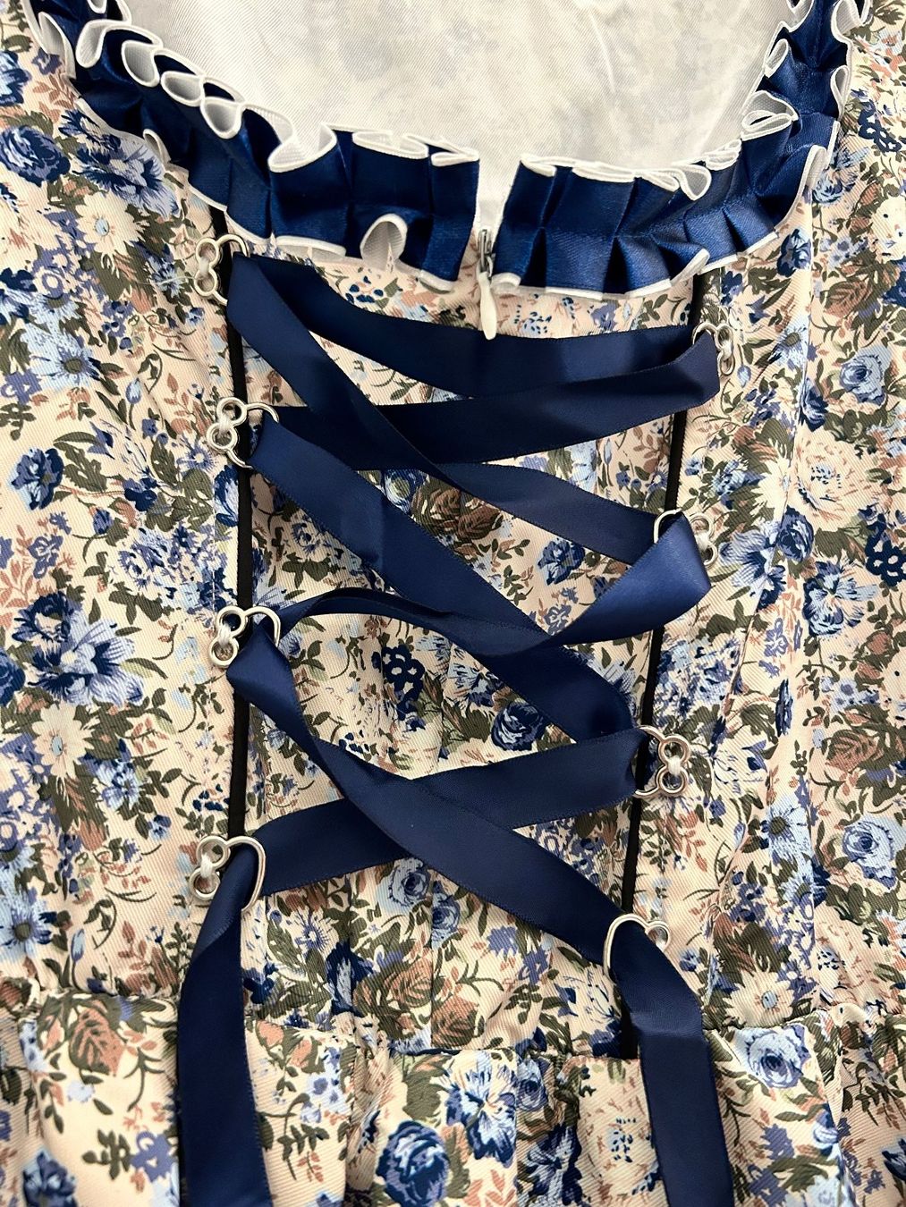Kostüme: neu/ ungebrauchtes Dirndl-Set mit Bluse & Schürze – Neu und originalverpackt aus Dörflingen von zak_s5jh 4