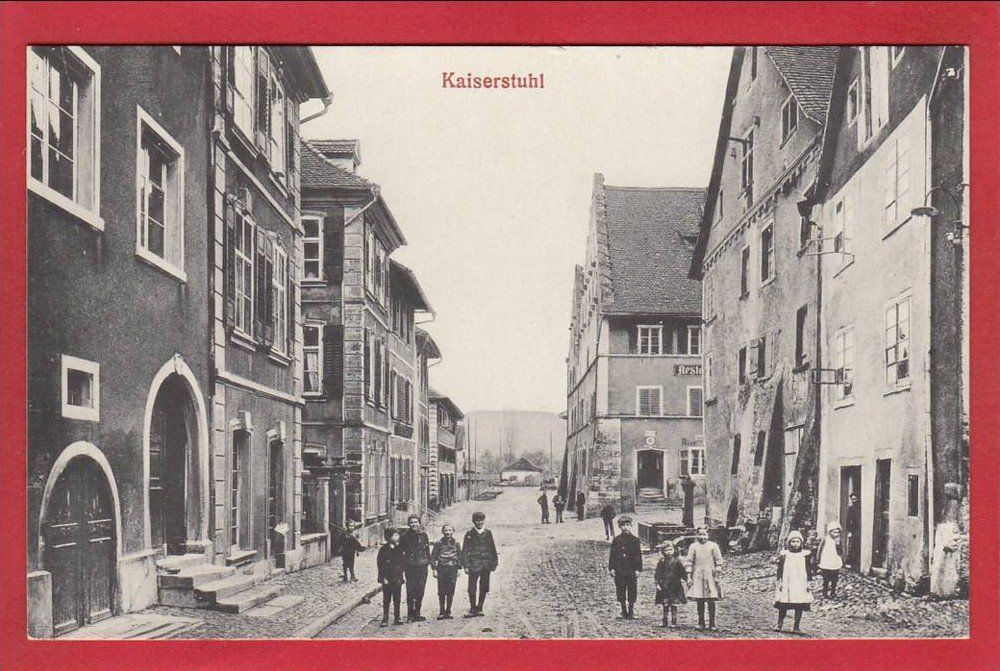 Cartoline postali: KAISERSTUHL, STRASSENANSICHT – Usato da Grüningen venduto da Kartenlaube