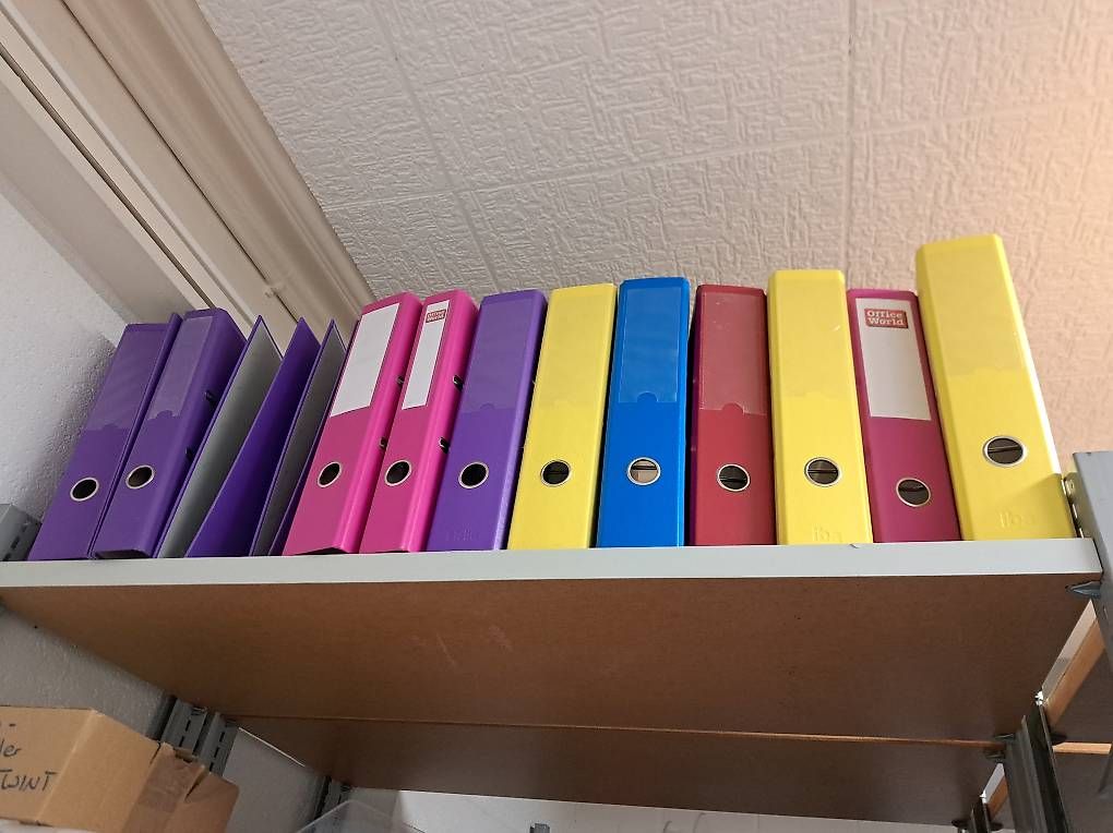 Contenitori & Simili: Diverses Büromaterial gegen eine Spende – Nuovo (secondo la descrizione) da Uhwiesen venduto da Marthalen02