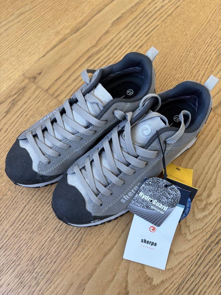 Sherpa Scarpe da donna: Wanderschuh Sherpa Gr.37, neu – Nuovo e nell'imballaggio originale da Bern venduto da jeanine_bieri 2