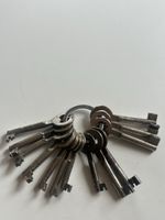 Schlüsselbund mit alten Schlüsseln guter Zustand 13St.(S35)