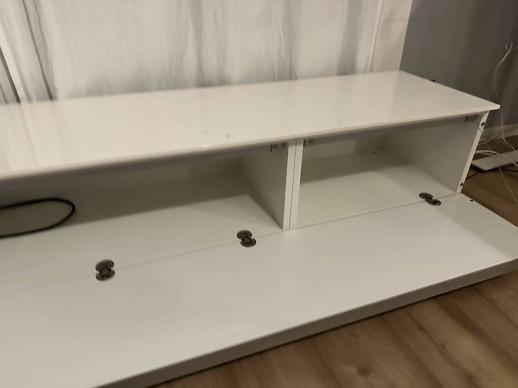 Schränke: Hängeschrank und  Board – Gebraucht aus Muttenz von anna123 2