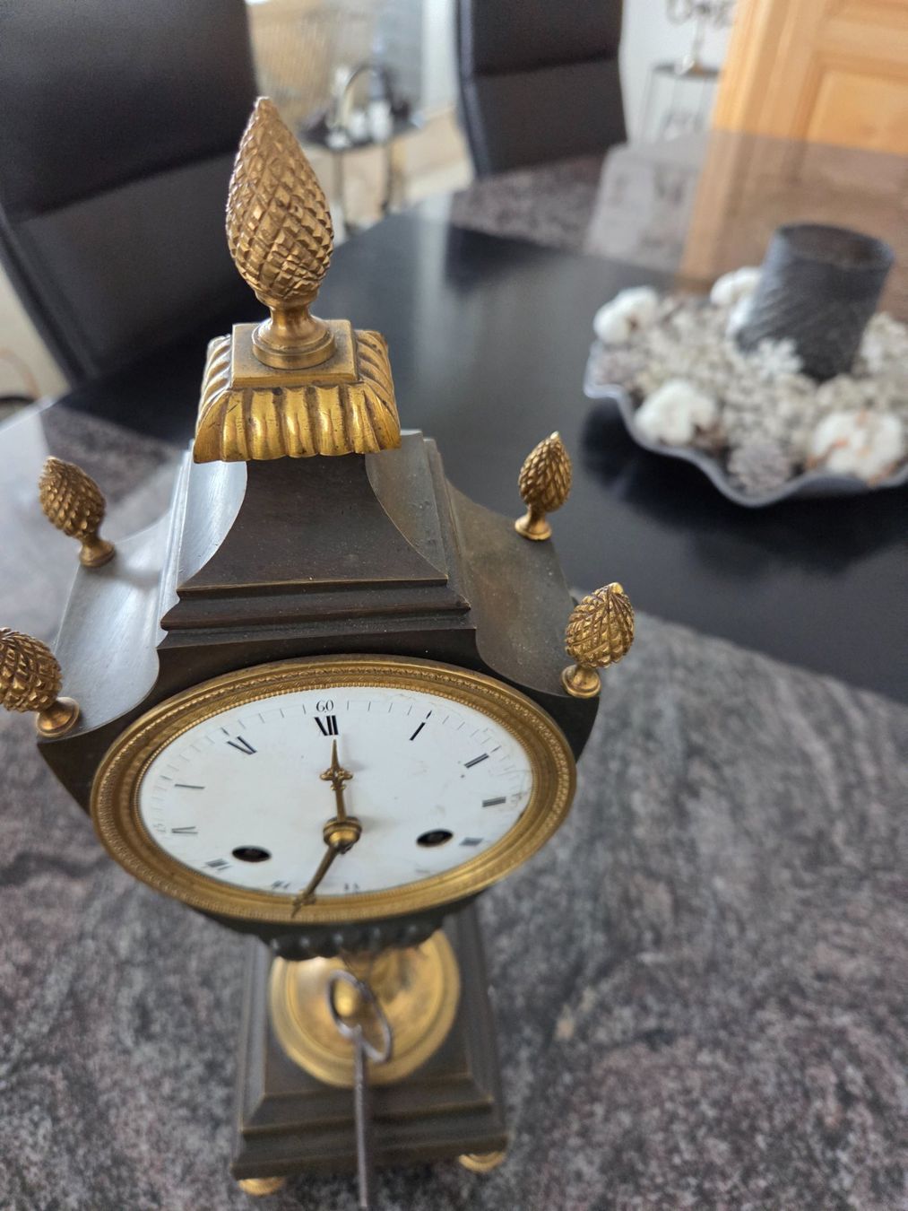 Montres: Seltene Vasen Uhr – D'occasion à Subingen par Hefesu 1