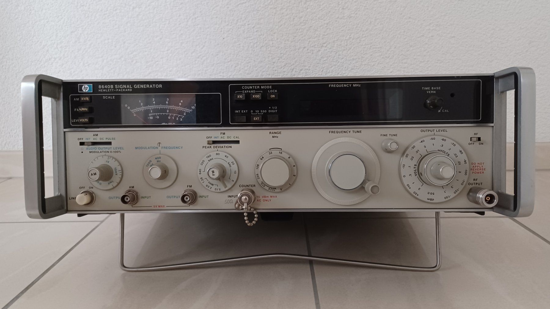 Hewlett Packard Messen: Signalgenerator HP8640B – Gebraucht aus Zürich von yvo.vultier 1