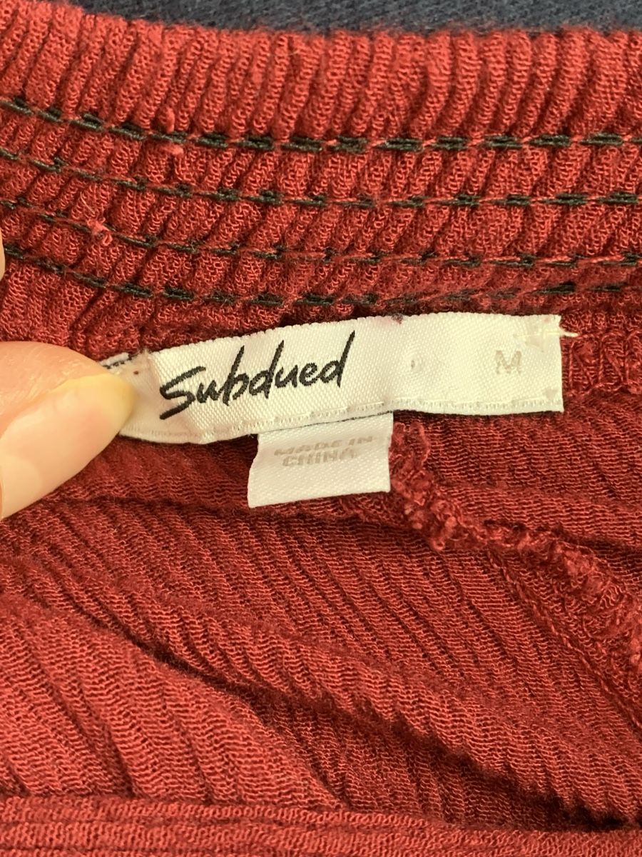 Pantaloni: Shorts Subdued Bordeaux Taille M  – Nuovo (secondo la descrizione) da Villars-sur-Glâne venduto da Oriane_ 3