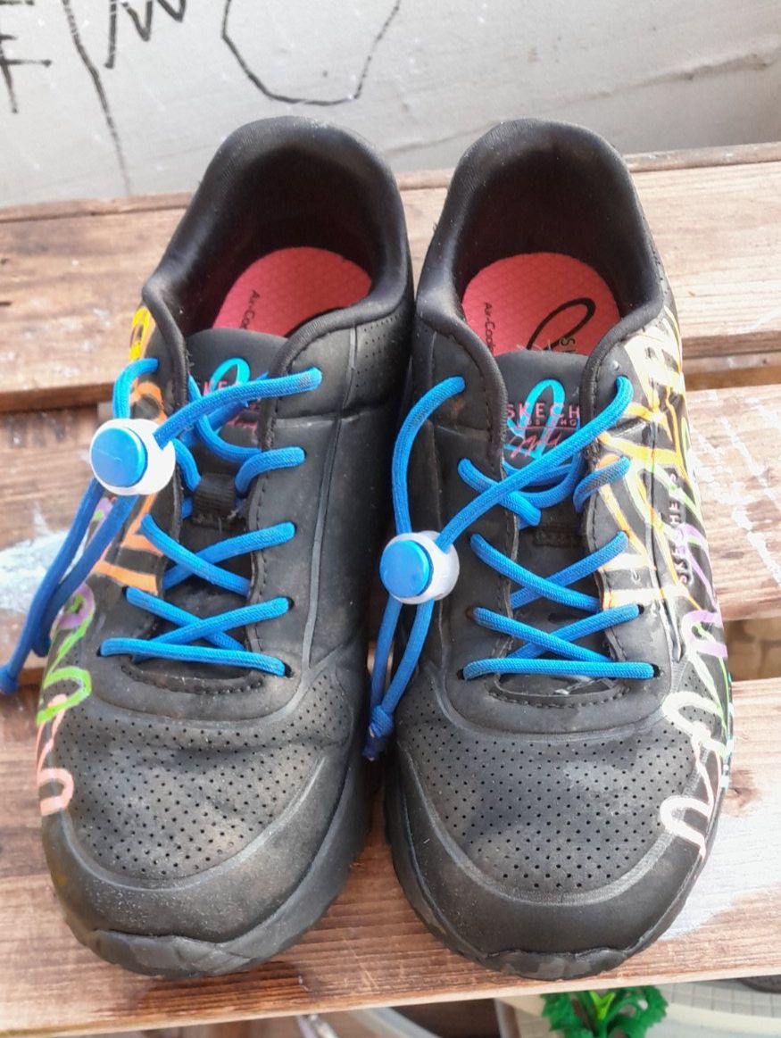 Skechers Scarpe per ragazzi: Kinder Sneaker Grösse 33 Skechers – Usato da Worb venduto da Osterthal 1