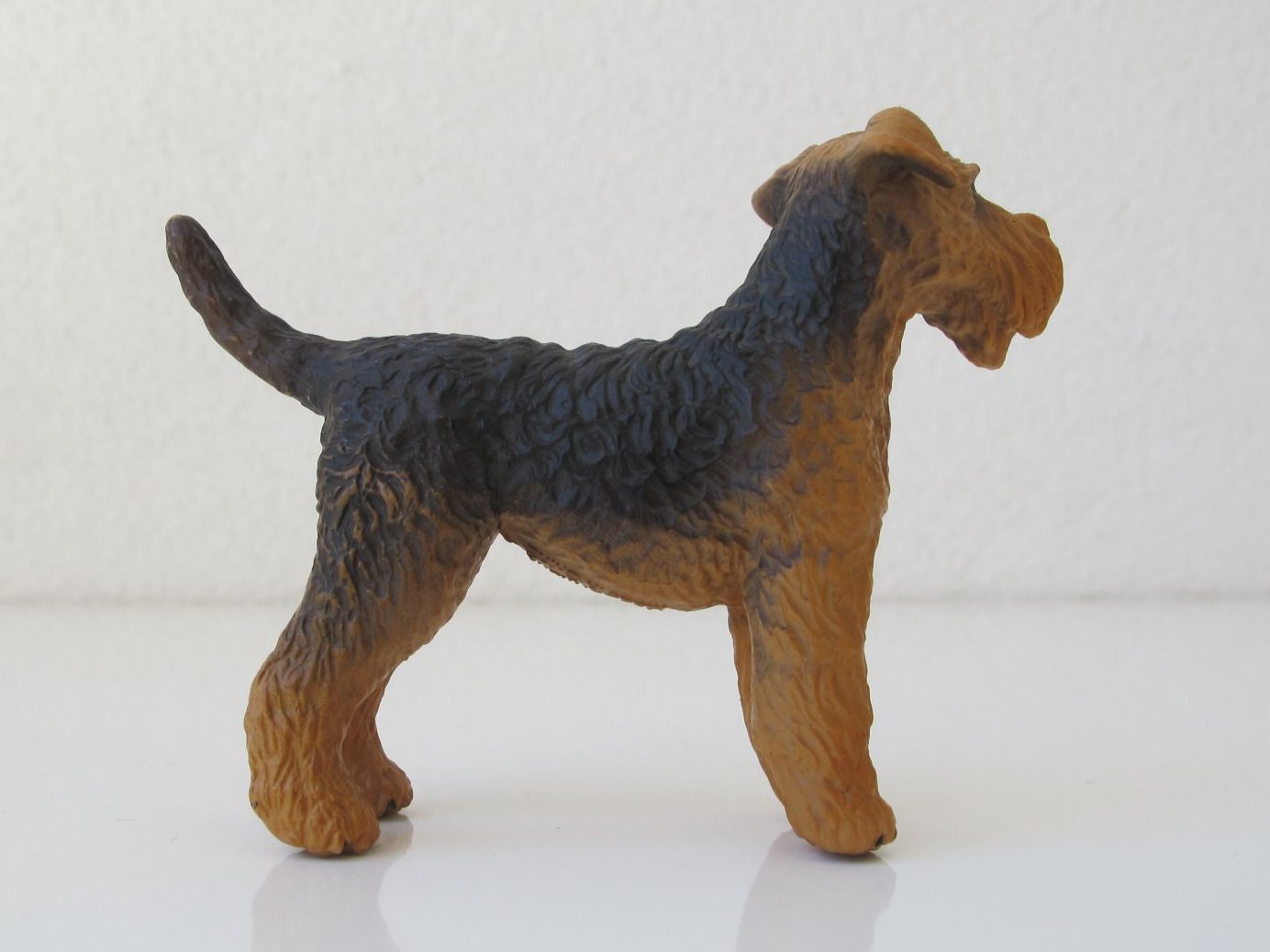 Schleich Statuette: Schleich 16336 Airedale Terrier Hund – Usato da Vilters venduto da hedi00 1