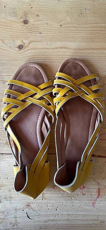 Scarpe da donna: Handgemachte Ledersandalen – Usato da Bern venduto da geronimo028