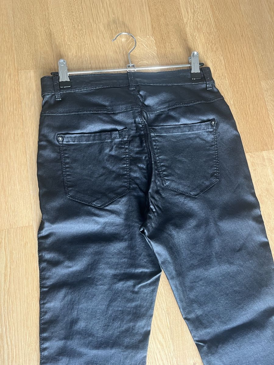 Pantaloni: Pantalon cuir – Usato da Neuchâtel venduto da Ariane_vn00 3