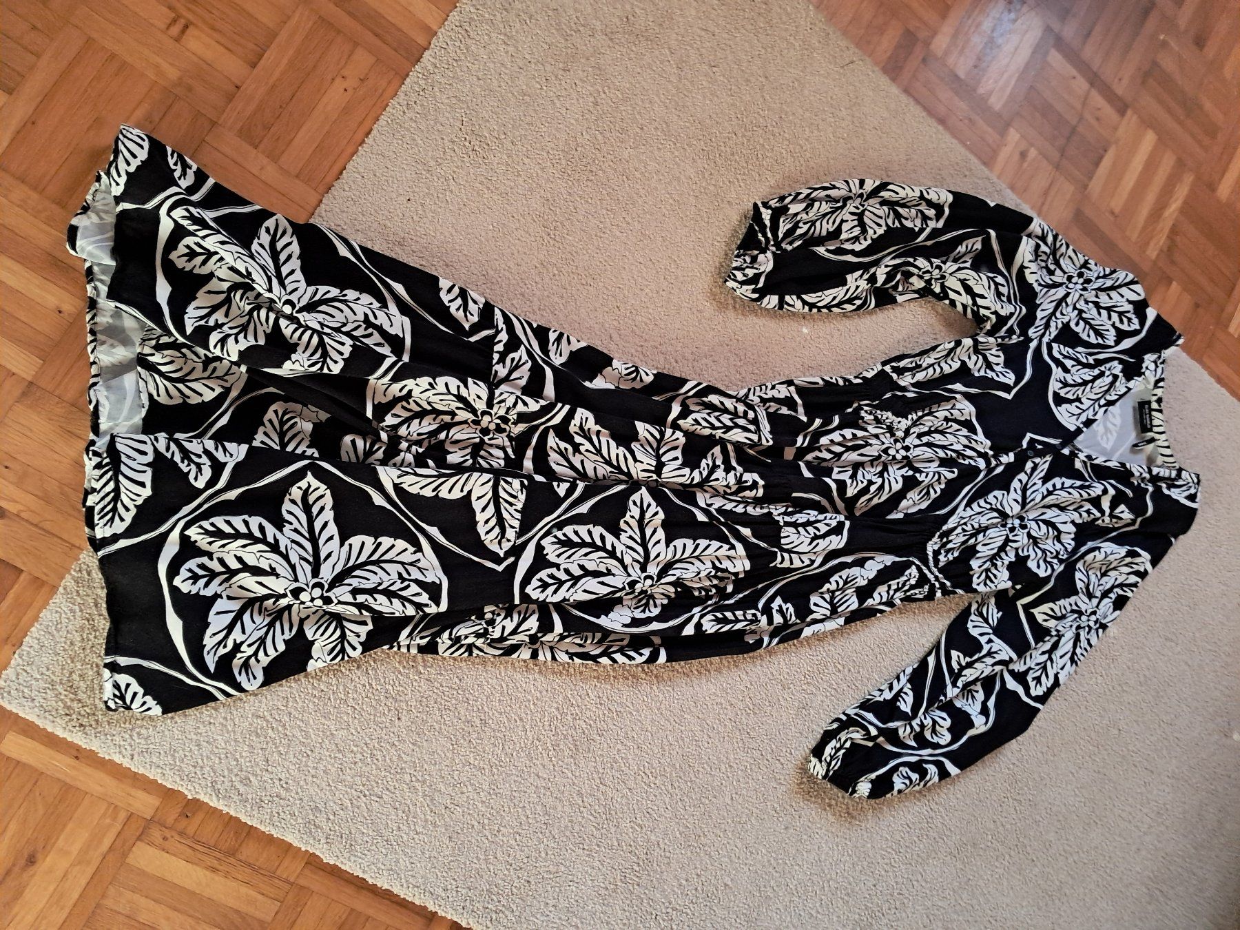 Kleider: Elias Rumelis Sommerkleid Small – Gebraucht aus Kefikon TG von theratpack20 7