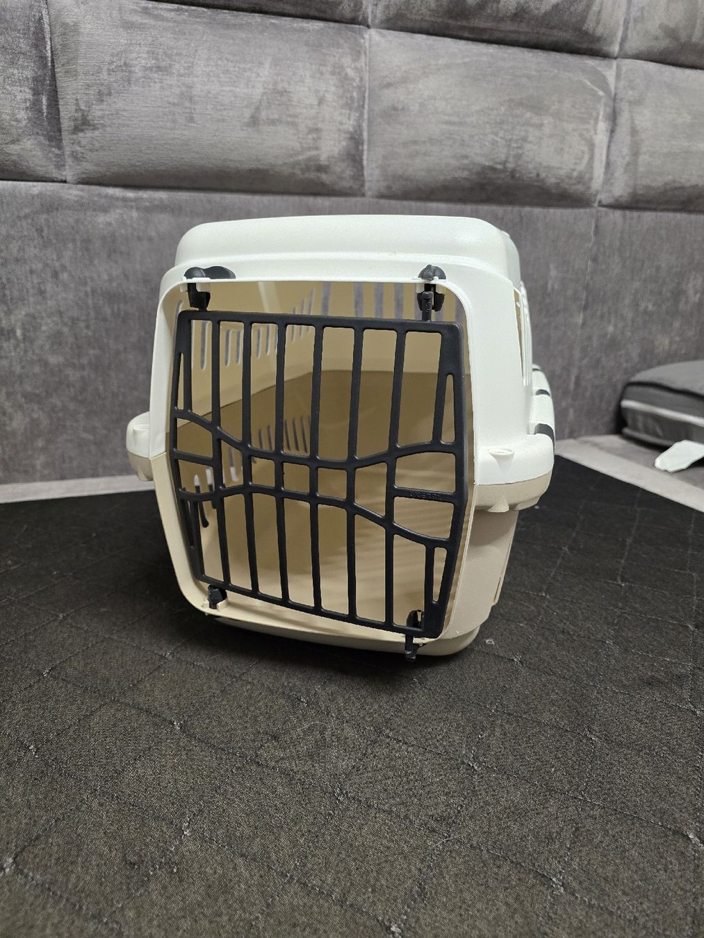 Gabbie, trasporto & Sicurezza: Katzen/Hunde Transportbox  – Usato da Salez venduto da Nellmm