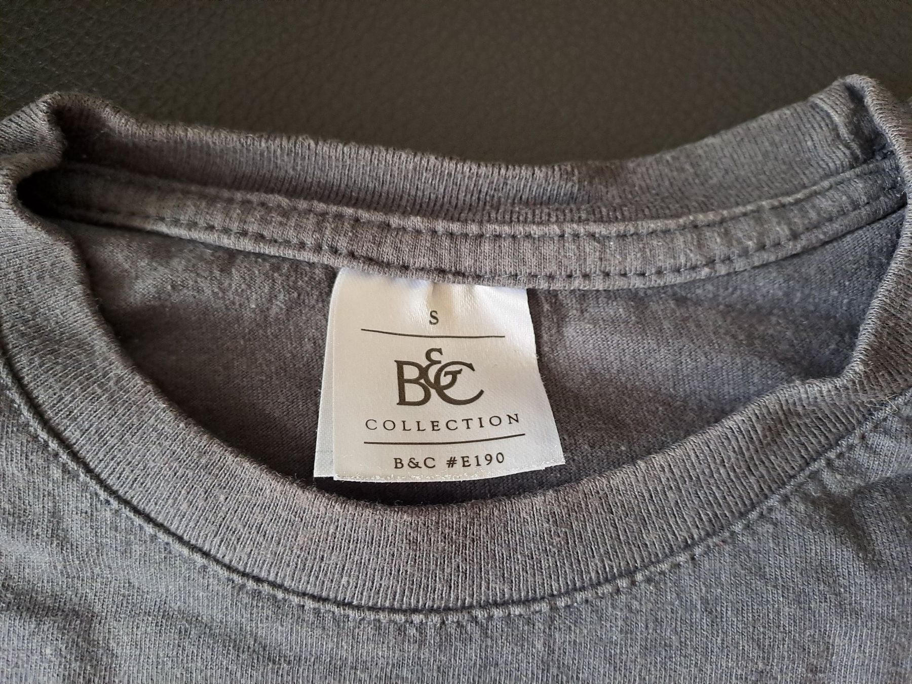 T-shirt: T-shirt, grau. mit Spruch, Grösse S – Nuovo (secondo la descrizione) da Hombrechtikon venduto da Rada039 2